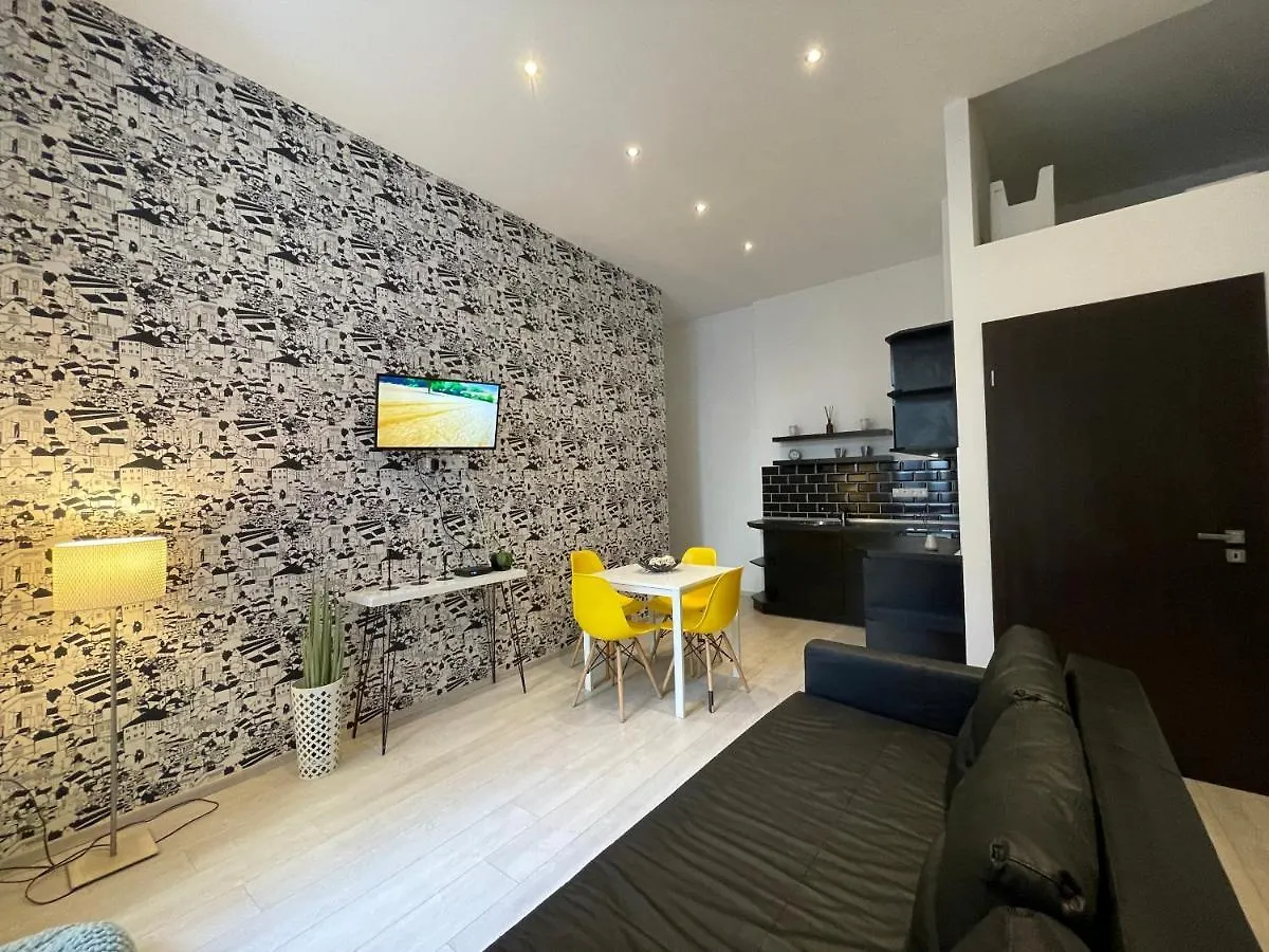 A5 Apartment - Budapest - Hostaid