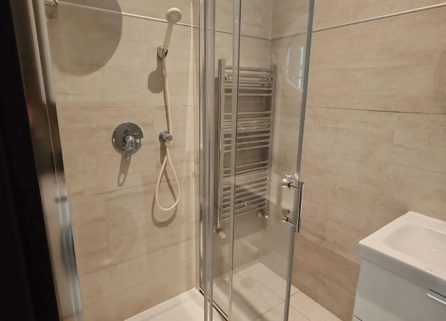 A5 Apartment - Budapest - Hostaid